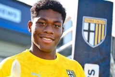 酸了！日本国门铃木彩艳意甲扑出点球：获全场最高的9.4分！