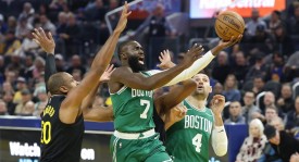 杰伦布朗23+15+13普理查德26分 绿军胜勇士