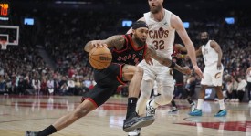 哈登18分米切尔15分 骑士惨败猛龙总分2-1