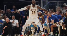 詹姆斯三分命中100% 突破1000记与科比湖人队史唯二