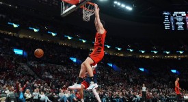 杨瀚森回归砍下6分4板1盖帽+双手暴扣！ 获赞涨球明显