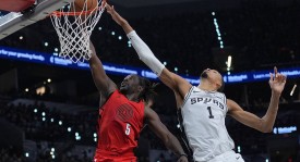 效率之王！文班7中5砍17分 6盖帽+14防守篮板锁死胜利