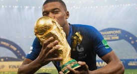 姆巴佩为何拿不到金球奖？数据说话：皇马低谷时C罗仍强于姆巴佩