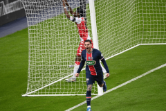 米兰体育报：巴黎批准2376红军球迷入场，欧冠夜王子公园重现喧嚣