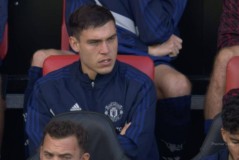 曼联欲卖阿莫林6000万嫡系！明年转会计划曝光，两位置是重中之重