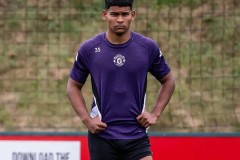 曼联700万新援被遗忘，欲取代马拉西亚！不住别墅只为遥望梦剧场