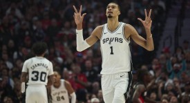 DBOY归来！27+11不够看？ 文班4抢断7盖帽正负值+28