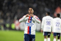 法甲劲旅对决：19岁皇马租将闪耀难挽败局，里昂主场遭摩纳哥逆转两连败