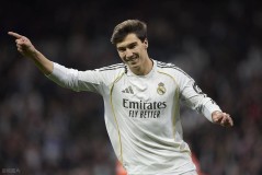 随着皇马4-1，比利亚雷亚尔1-2，西甲最新积分榜出炉：巴萨丢榜首