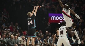 斯宾塞18分克林根13+17 灰熊不敌开拓者