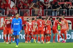 足坛冷门一夜！皇马2-1落后巴萨4分，多特蒙德1-1倒下，拜仁2-2爆冷