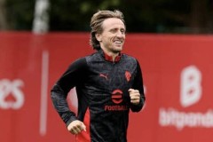 米兰猎物表态示好！德甲顶级左后卫今夏或低价来投，左路补强现曙光！