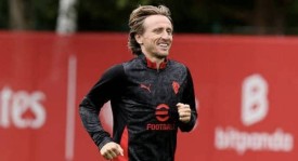 米兰猎物表态示好！德甲顶级左后卫今夏或低价来投，左路补强现曙光！