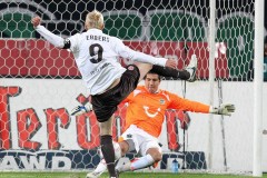 圣保利面临降级压力，拜仁慕尼黑全力争取欧冠席位！