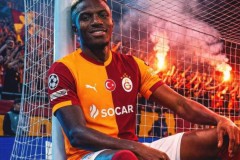 8场7球助力球队挺进欧冠16强！1亿巨星拒绝豪门，降维打击展现霸气