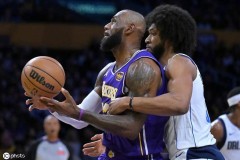 纪录收割机！詹姆斯再迎里程碑 一战超爵士两大名宿