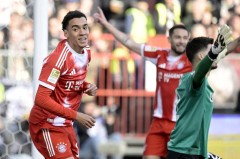 随着穆西亚拉1传1射+拜仁5-0横扫，德甲最新积分榜出炉