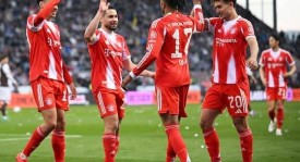 单季102球！拜仁5-0屠戮圣保利，孔帕尼带队踢疯了，顺手改写德甲历史