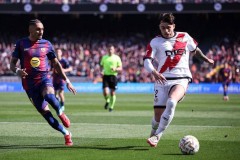 阿劳霍关键进球助巴塞罗那5连胜领跑西甲，领先皇马4分