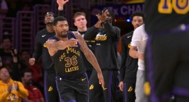 攻防在线！斯玛特对飚杜兰特打出代表作 赛后获老詹盛赞