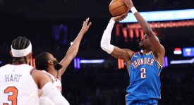 历史近在眼前！亚历山大连续124场20+ 距登顶只差3场