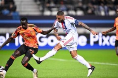 法甲大冷门！落后3球仍不输，巴黎FC主场逼平里昂