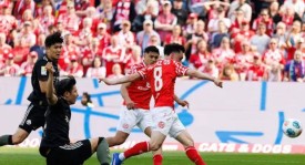 拜仁遭遇重创！德甲半场落后三球，四年来首次，乌尔比希表情尴尬