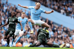 喜鹊残阵誓破蓝月魔咒！曼城欧冠分心恐遭爆冷，纽卡主场逆袭一线生机