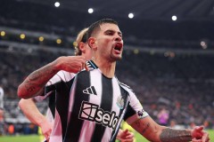 价值8000万！皇马与曼联争夺当红铁腰 曼城6000万引进热刺魔翼