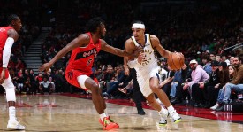 西亚卡姆18分巴恩斯25+14 步行者不敌猛龙4连败