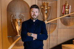 卡里克临危受命！44岁名宿能否再现执教奇迹？