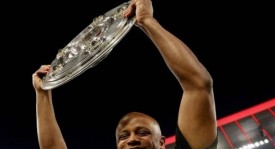 孔帕尼率拜仁实现德甲两连冠，达成50胜里程碑，剑指三冠王与积分纪录