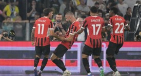 足坛狂欢夜！5大联赛首个冠军诞生，巴黎1-2爆冷，尤文2-0稳居第4