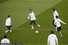 法甲巅峰对决：巴黎圣日耳曼vs马赛数据前瞻与战术解析