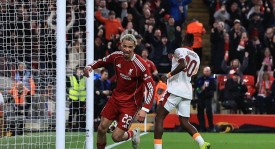 利物浦4-1逆转加拉塔萨雷，斯洛特放弃传控战术暂缓帅位危机