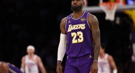 历史终结！詹姆斯缺战马刺无缘评奖 连续21年纪录告终