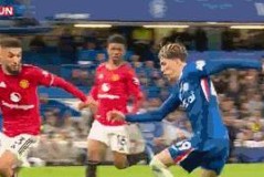 曼联1-0切尔西，切尔西3中门柱，加纳乔心系旧主，曼联领先10分了
