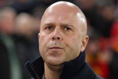 崩盘预警！利物浦必须立刻解雇斯洛特，传奇冠军主帅已就位