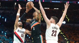 文班亚马35+5三分6中5 阿夫迪亚30+10马刺胜开拓者1-0