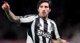 欧洲豪门疯抢！托纳利手握离队特权，曼联领跑但天价转会费成最大难题