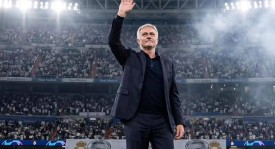 再见穆里尼奥！联赛28轮不败难换冠，三线作战恐四大皆空，下课危机迫近