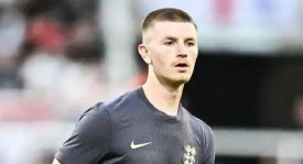 1.6亿欧！曼联锁定双中场，桑乔8500万梦碎，拉什福德10球10助巴萨续租？