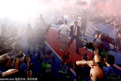 西甲双雄风云再起：皇马主帅悬念迭出，巴萨财政危机重重，女足欧冠战火升级！