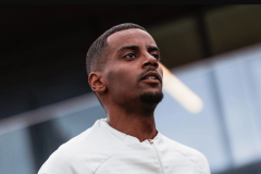 利物浦迎巨大喜讯！伊萨克终于伤愈 周四回归球队合练