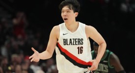 杨翰森战灰熊出场3分半 砍2分1板2失误1犯正负值-10