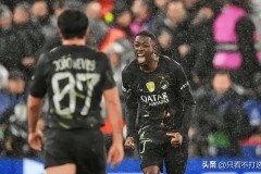 巴黎双杀淘汰巴萨！天才少年刷爆纪录，老将红牌染红终场