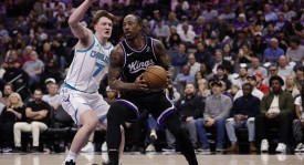 鲍尔30分德罗赞空砍39分 黄蜂胜国王