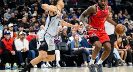 福克斯22+8卡斯尔20分 马刺轻取快船豪取11连胜