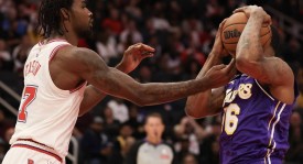 湖人再赢验牌战双杀火箭 老詹14中13让年轻人羞愧