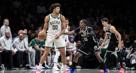 利德尔21分普林斯16+11 篮网险胜雄鹿